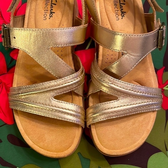 Brand New Clarks Genuine Leather Rose Gold Adjustable Brynn Step Sandals - Picture 3 of 15